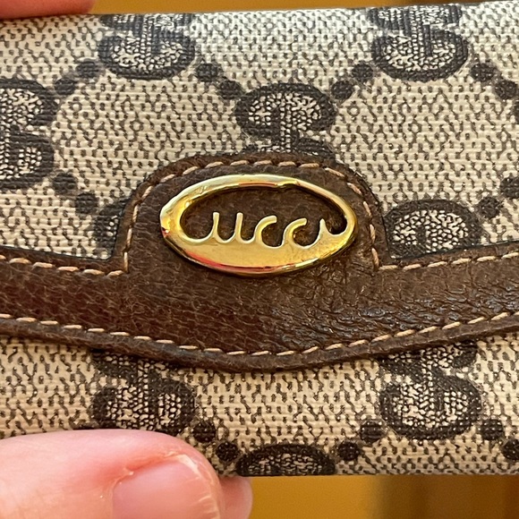 Gucci Monogram Four Key Holder With 16 Inch Unbranded Gold Chain - Picture 7 of 16